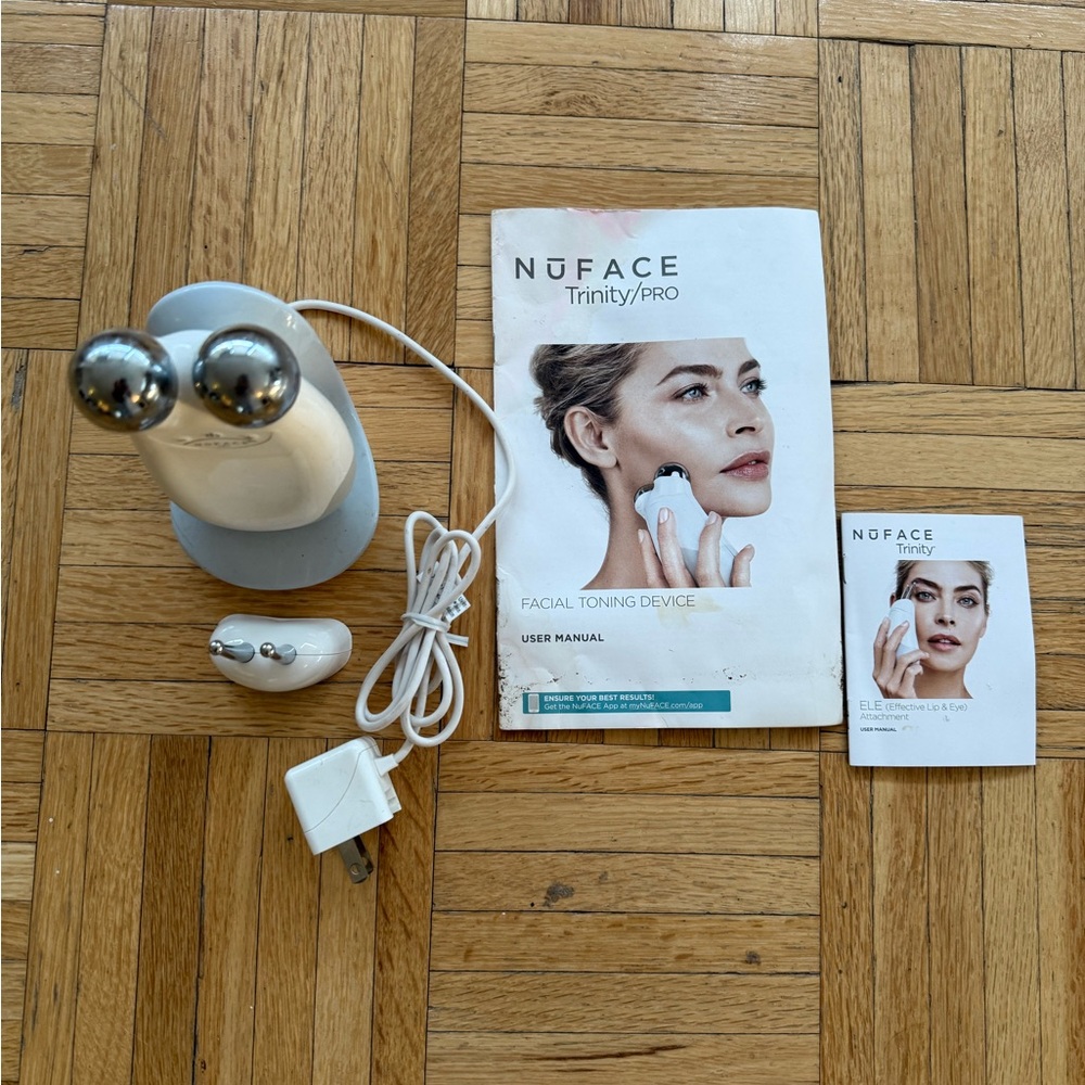 NuFace Trinity! Info packet as some water damage but set is basically new!